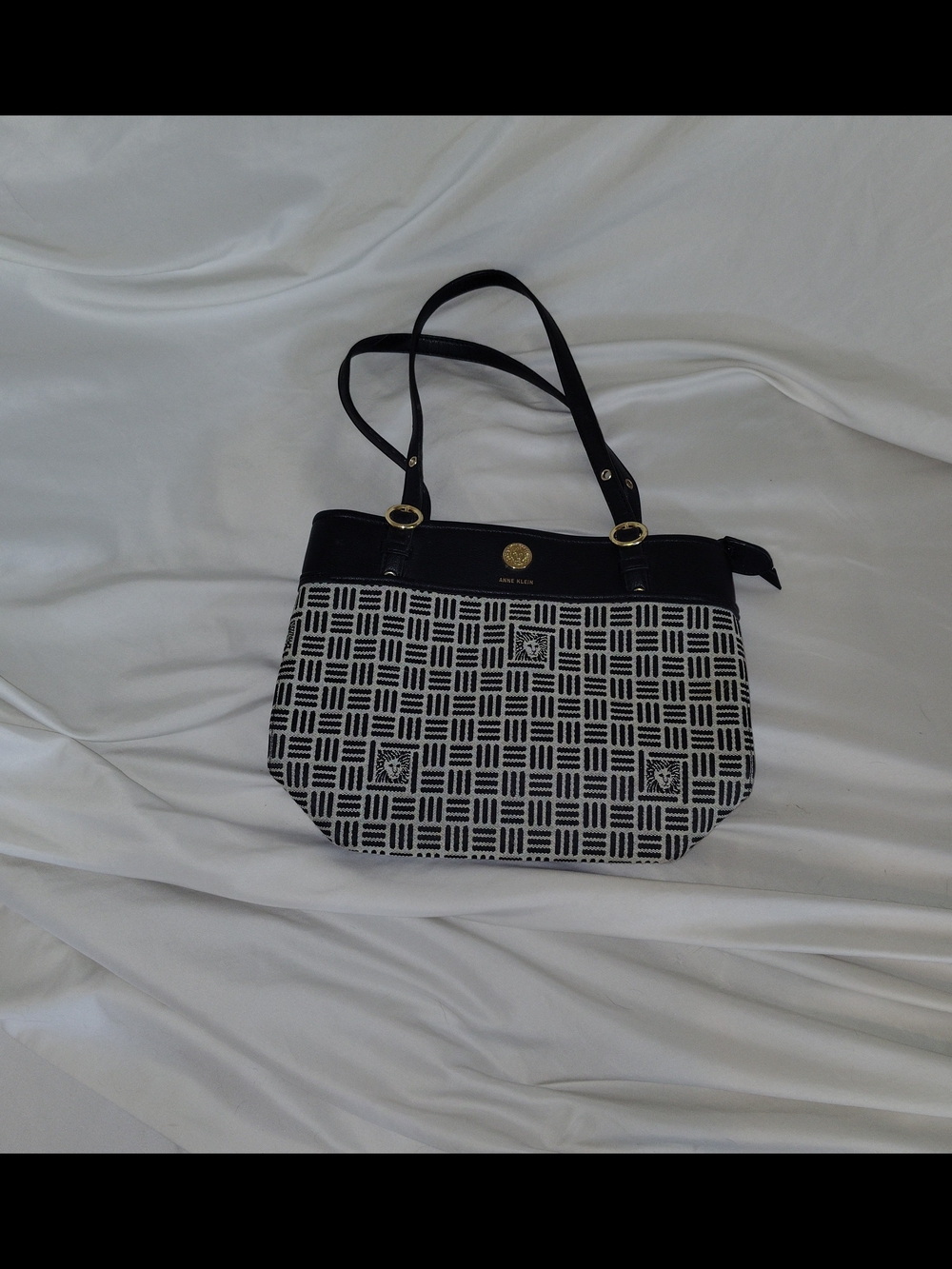 Medium Classic Black & White Trending Designer Tote